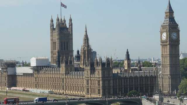 Un deputat britanic propune transformarea Palatului Westminster în hotel de lux