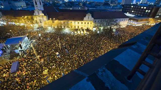 Proteste de amploare în Slovacia, la un an de la asasinarea lui Jan Kuciak și a logodnicei acestuia
