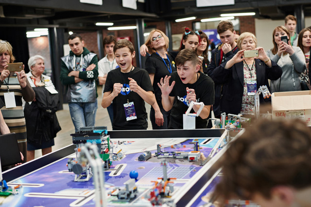Copii și adolescenți, campionii naționali la robotică merg la Campionatul Internațional FIRST LEGO League din Turcia