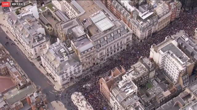 VIDEO | Miting de proporții la Londra, cu 6 zile înainte de BREXIT. Criza a scos în stradă mii dе oameni în Marea Britanie