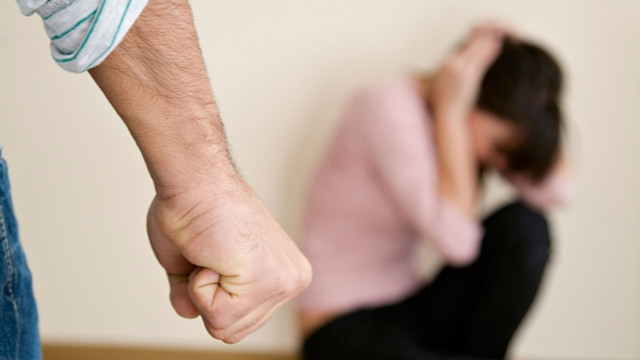 Problema violenței domestice, discutată la Chișinău. Expert: „În jur de 40% dintre bărbați consideră că uneori o femeie merită să fie bătută, potrivit unui studiu”