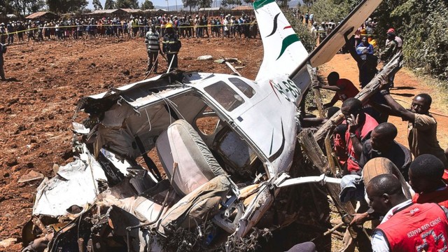 Un pilot kenyan și patru americani au decedat în urma prăbușirii unui elicopter în Kenya