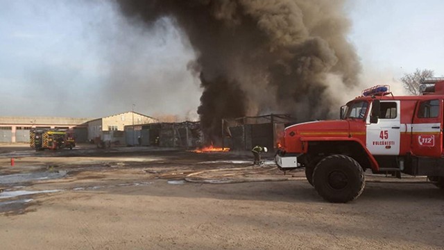 Incendiu puternic la un depozit din Vulcănești 

