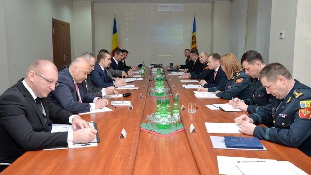 Cooperarea militară și provocările mediului de securitate, discutate de reprezentanții Chișinăului și Bucureștiului