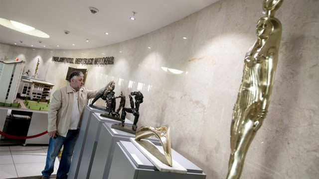 Zece sculpturi ale maestrului Serghei Ganenco vor fi expuse în Parlament