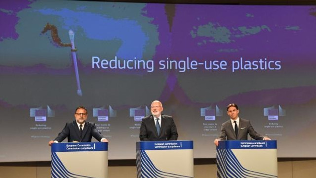 Eurodeputații au aprobat interzicerea produselor din plastic de unică folosință