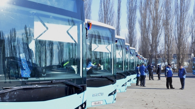 Licitația cu autobuzele aduse la Primărie este legală, conform unei excepții din legea pentru achizițiile publice (Mold-street)