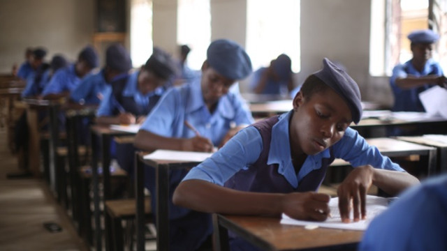 În Nigeria, părinții care nu își trimit copiii la școală vor fi urmăriți penal