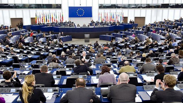 Renunțarea la schimbarea orei de vară și plasticul de unică folosință - în prim plan pe agenda Parlamentului European 