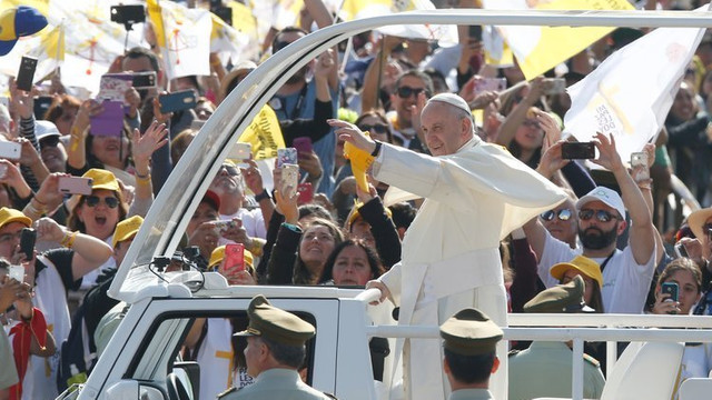Pentru vizita de la Iași, Papa Francisc va folosi un papamobil fabricat în România