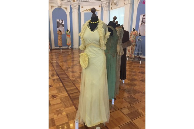 O colecție unică de rochii și accesorii care au aparținut marilor personalități din Basarabia și România, poate fi admirată la Chișinău
