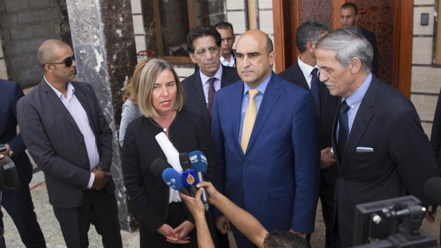 UE își evacuează misiunea de la Tripoli și face apel la încheierea luptelor