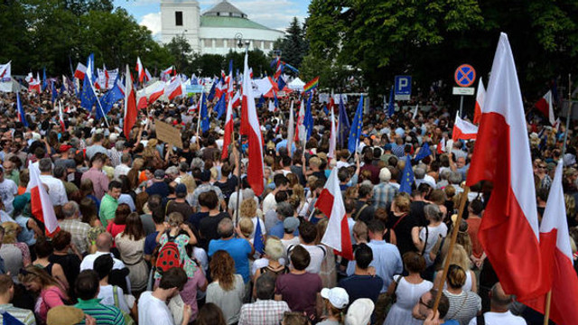 Grevă și protest de stradă în Polonia: profesorii cer salarii mai mari