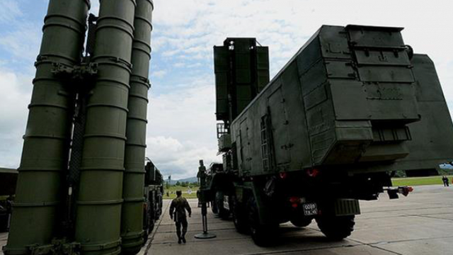 Rusia a efectuat exerciții militare în Crimeea cu sisteme de rachete antiaeriene S-400
