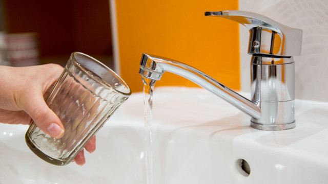 Fără apă la robinet pentru consumatorii de pe mai multe străzi din Capitală
