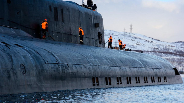 Rusia a lansat la apă primul submarin nuclear, denumit „monstrul marin”