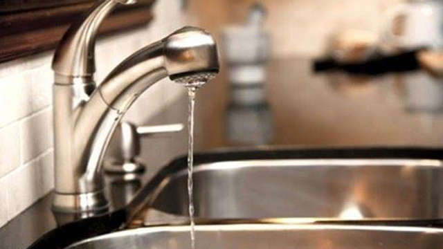 Consumatorii de pe mai multe străzi din Chișinău vor rămâne sâmbătă fără apă la robinet