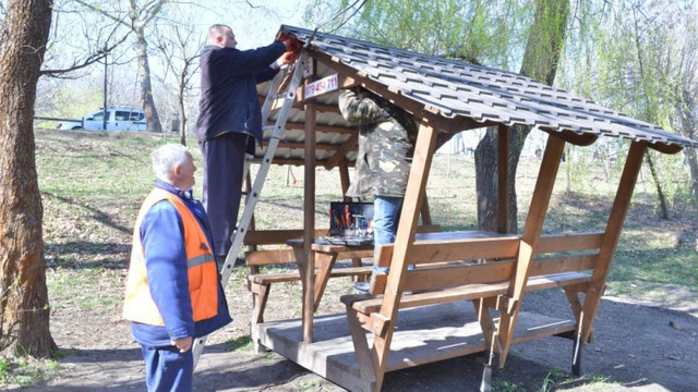 FOTO | Primăria scoate mai mult de 20 de foișoare din Parcul Valea Trandafirilor 