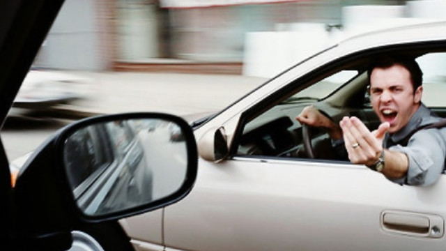 Care sunt semnele unui comportament agresiv în trafic și cum pot fi denunțați șoferii care încalcă legea