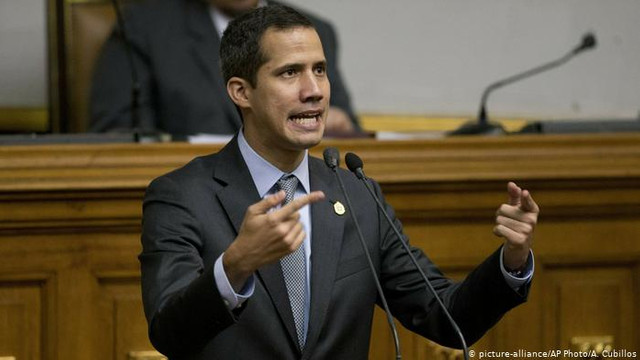Venezuela | Juan Guaido a provocat autoritățile de la Caracas să îl aresteze, după ce i-a fost ridicată imunitatea parlamentară