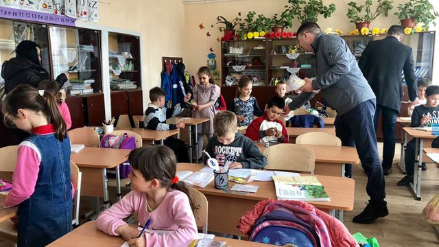 Donație pentru școala românească din satul Aluatu din partea Asociației „Unirea-Odip”