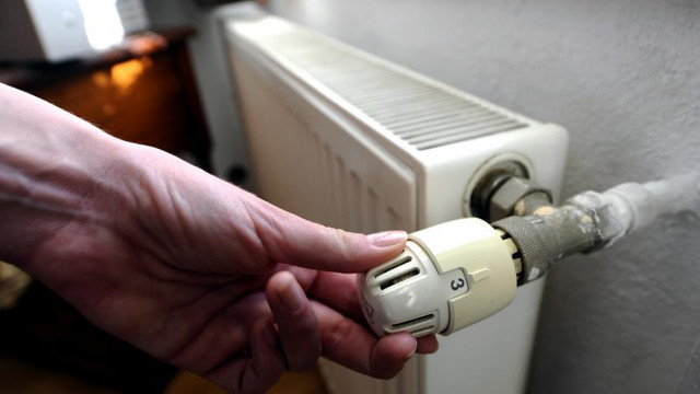 Chișinăuenii care declară că e prea cald în apartamente, pot solicita reglarea sau deconectarea căldurii direct la bloc