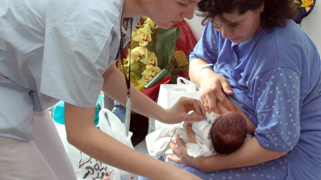 Tot mai puțini copii născuți în Republica Moldova, conform statisticilor BNS