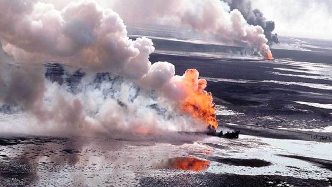 Градусы в заливе. Разлив нефти в персидском заливе 1991. Персидский залив 1991 год разлив нефти. Разлив нефти в Кувейте 1991. Сброс нефти в персидский залив 19 января 1991 года.