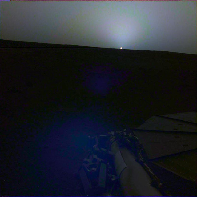 FOTO | Cum se văd răsăritul și apusul pe Marte. Imagini surprinse de sonda InSight a NASA