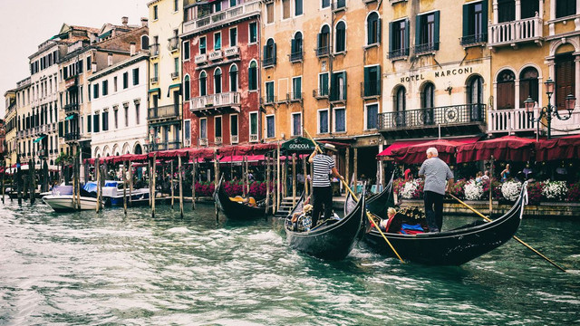 Veneția aplică măsuri împotriva prostituatelor, a bețivilor și turiștilor indecenți