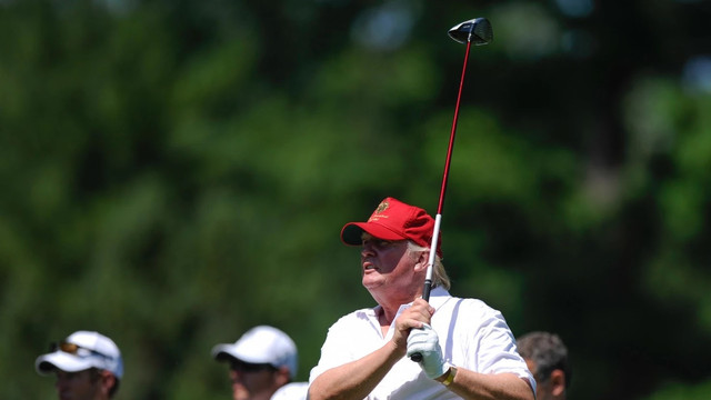 Donald Trump, acuzat că trișează până și pe terenul de golf. De data asta, împotriva unui băiat de 10 ani