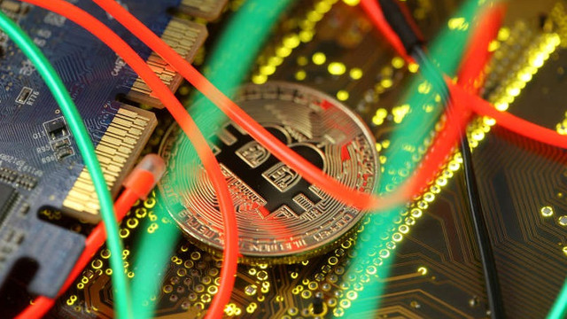 Bitcoini de aproape 41 de milioane de dolari sustrași pe o importantă pe o platformă de tranzacționare 