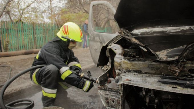 Poliția a deschis dosare penale în cazul mașinilor care au ars în Chișinău, după ce au examinat imaginile video 