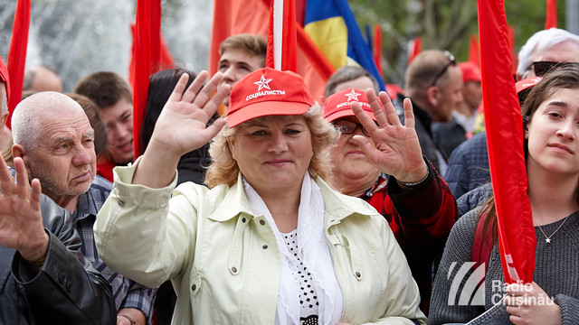 GALERIE FOTO | Marșul socialiștilor, organizat de 1 Mai la Chișinău