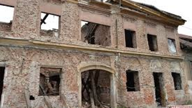 Clădirile lăsate în paragină, o problemă fără rezolvare în multe localități din Rep. Moldova 
