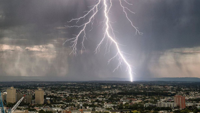 METEO | Cod Galben de vreme instabilă - ploi în averse, cu descărcări electrice