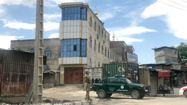 Afganistan |  Explozie într-o moschee din Kabul soldată cu un mort și 16 răniți
