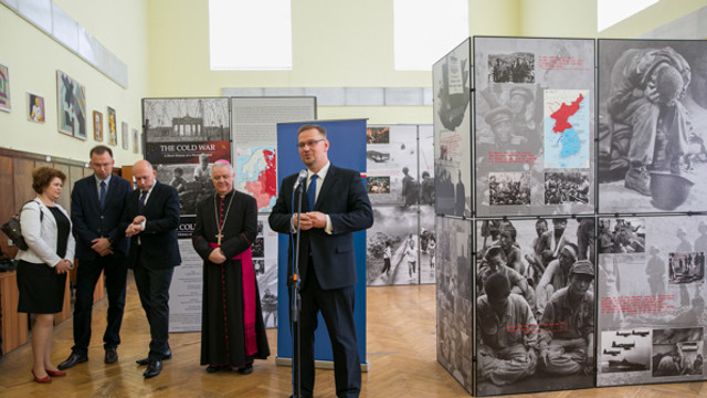 Aniversarea prăbușirii comunismului în Polonia marcată printr-o expoziție de fotografii la Chișinău 