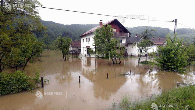 Ploi torențiale și inundații în Bosnia și Herțegovina; țările balcanice vecine, în alertă