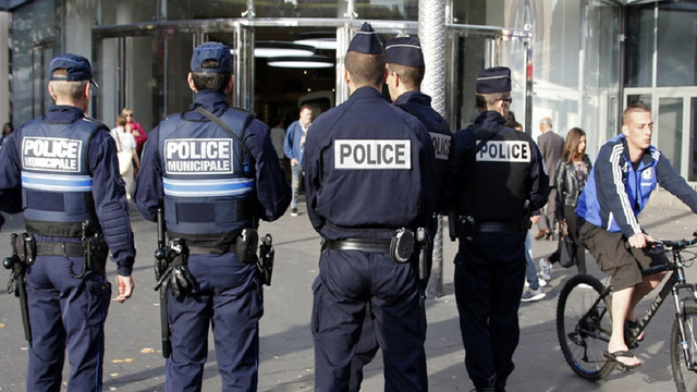 Franța | O secție de poliție din Paris a fost închisă din cauza puricilor