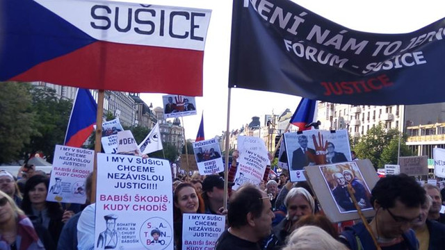 Proteste masive în Cehia | Zeci de mii de oameni au cerut demisia ministrului Justiției