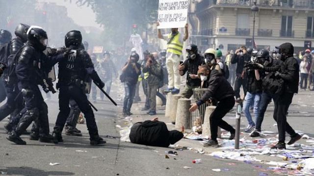 Franța | Autoritățile deschid anchetă asupra violențelor comise de forțele de ordine pe 1 mai, la Paris