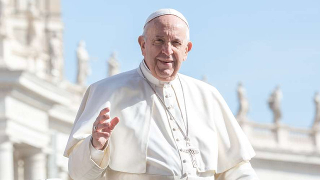 Papa Francisc a stat blocat timp de 25 de minute într-un ascensor a fost salvat de pompierii de la Vatican