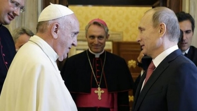 Papa Francisc se va întâlni cu Vladimir Putin. L-a ultima întâlnire l-a îndemnat pe liderul de la Kremlin „să facă pace” în Ucraina