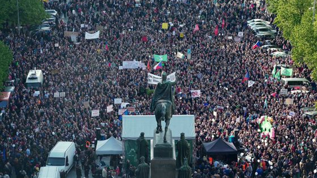Una dintre cele mai mari manifestații în Cehia | Zeci de mii de protestatari au cerut în stradă demisia premierului Andrej Babis 