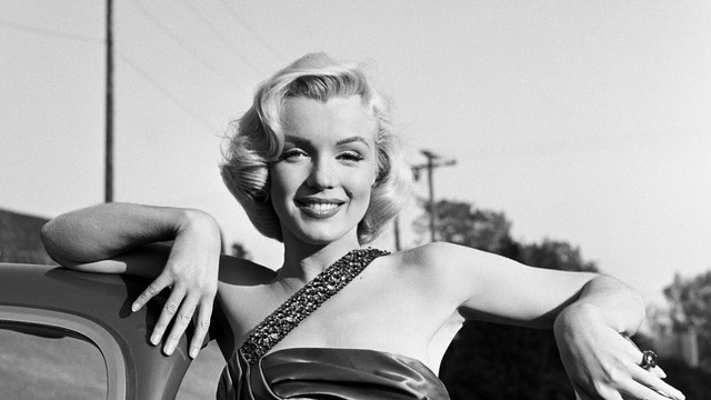 Portret Cea Mai Faimoasă Blondă Din Istorie Marilyn Monroe O