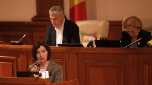 Guvernul Maia Sandu a primit vot de încredere în Parlament, din partea deputaților PSRM și ACUM (FOTO)