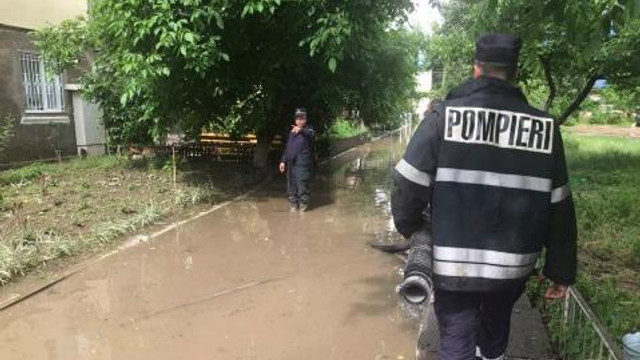 Intervenția salvatorilor în urma ploilor la Căușeni 