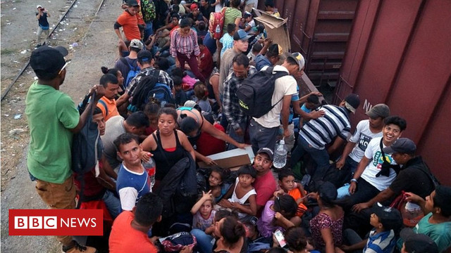 Autoritățile mexicane au găsit sute de migranți în patru camioane de transport marfă