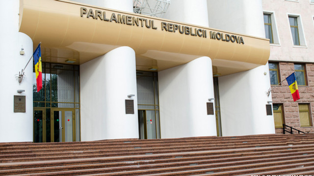 Deputații PSRM și ACUM au adoptat o declarație în Parlament, prin care proclamă Guvernul Filip „în afara legii”